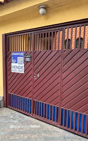 Casa à venda com 298m², 3 quartos e 4 vagas Casa à venda com 298m², 3 quartos e 4 vagasFachada