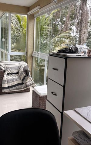 Casa de condomínio à venda com 420m², 3 quartos e 4 vagas Casa de condomínio à venda com 420m², 3 quartos e 4 vagasVaranda