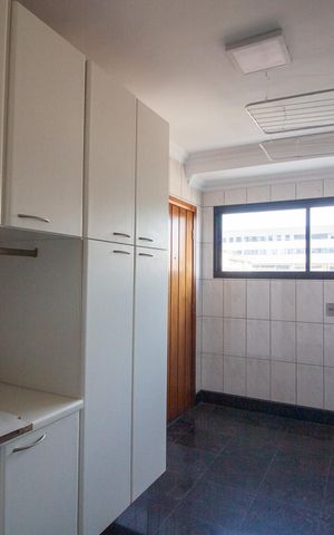 Apartamento para alugar com 226m², 4 quartos e 3 vagas Apartamento para alugar com 226m², 4 quartos e 3 vagasÁrea de Serviço