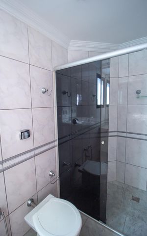 Apartamento para alugar com 226m², 4 quartos e 3 vagas Apartamento para alugar com 226m², 4 quartos e 3 vagasBanheiro da Suíte 1