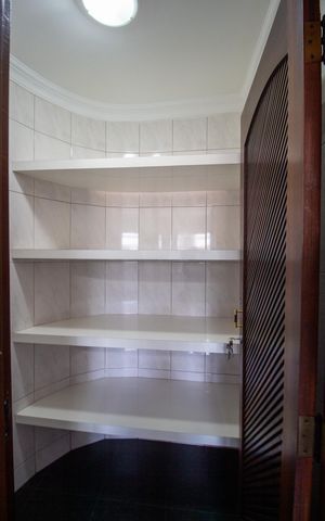 Apartamento para alugar com 226m², 4 quartos e 3 vagas Apartamento para alugar com 226m², 4 quartos e 3 vagasDespensa