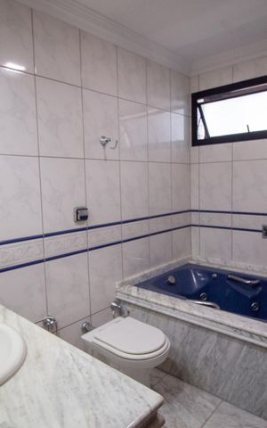 Apartamento para alugar com 226m², 4 quartos e 3 vagas Apartamento para alugar com 226m², 4 quartos e 3 vagasBanheiro da Suíte 3