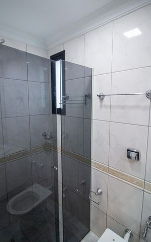 Apartamento para alugar com 226m², 4 quartos e 3 vagas Apartamento para alugar com 226m², 4 quartos e 3 vagasBanheiro da Suíte 4