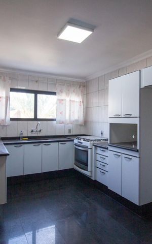 Apartamento para alugar com 226m², 4 quartos e 3 vagas Apartamento para alugar com 226m², 4 quartos e 3 vagasCozinha