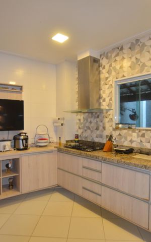 Casa à venda com 154m², 3 quartos e 2 vagasCozinha e Área de Serviço