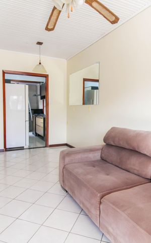 Casa à venda com 85m², 3 quartos e 2 vagas Casa à venda com 85m², 3 quartos e 2 vagasSala
