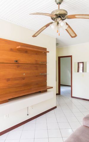 Casa à venda com 85m², 3 quartos e 2 vagas Casa à venda com 85m², 3 quartos e 2 vagasSala