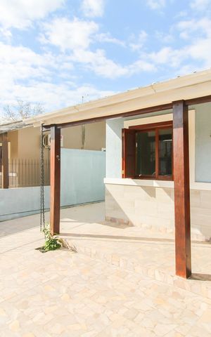 Casa à venda com 85m², 3 quartos e 2 vagas Casa à venda com 85m², 3 quartos e 2 vagasÁrea externa