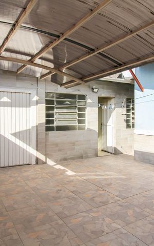 Casa à venda com 85m², 3 quartos e 2 vagas Casa à venda com 85m², 3 quartos e 2 vagasÁrea externa