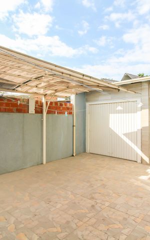 Casa à venda com 85m², 3 quartos e 2 vagas Casa à venda com 85m², 3 quartos e 2 vagasÁrea externa