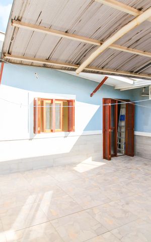 Casa à venda com 85m², 3 quartos e 2 vagas Casa à venda com 85m², 3 quartos e 2 vagasÁrea externa