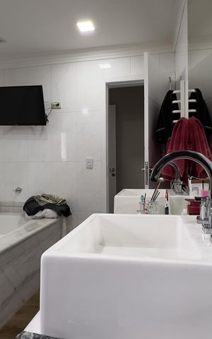 Casa à venda com 197m², 3 quartos e 2 vagas Casa à venda com 197m², 3 quartos e 2 vagasBanheiro da Suíte