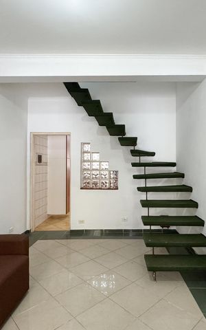 Casa à venda com 114m², 2 quartos e 2 vagas Casa à venda com 114m², 2 quartos e 2 vagasSala