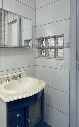 Casa à venda com 114m², 2 quartos e 2 vagas Casa à venda com 114m², 2 quartos e 2 vagasBanheiro - Suíte
