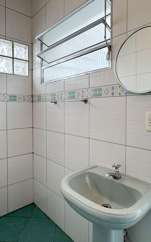 Casa à venda com 114m², 2 quartos e 2 vagas Casa à venda com 114m², 2 quartos e 2 vagasBanheiro de serviço