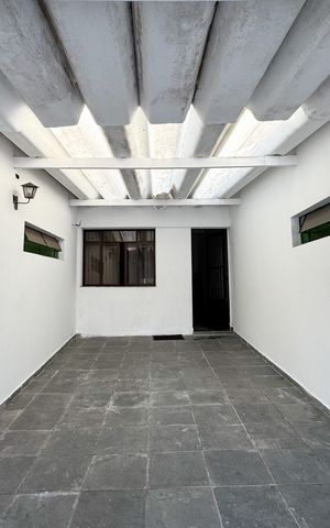 Casa à venda com 114m², 2 quartos e 2 vagas Casa à venda com 114m², 2 quartos e 2 vagasGaragem