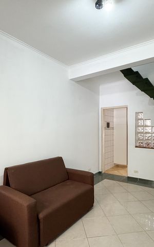 Casa à venda com 114m², 2 quartos e 2 vagas Casa à venda com 114m², 2 quartos e 2 vagasSala