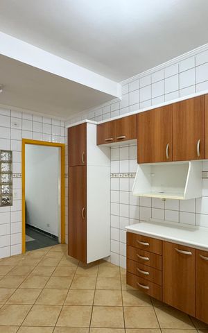 Casa à venda com 114m², 2 quartos e 2 vagas Casa à venda com 114m², 2 quartos e 2 vagasCozinha