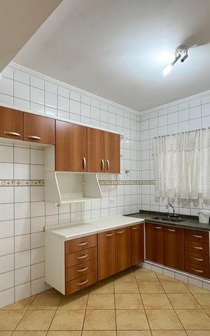 Casa à venda com 114m², 2 quartos e 2 vagas Casa à venda com 114m², 2 quartos e 2 vagasCozinha