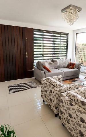 Casa para alugar com 200m², 3 quartos e 2 vagasSala