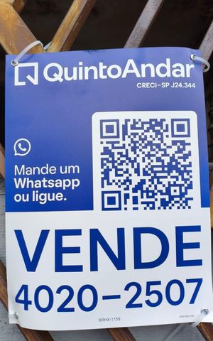 Casa à venda com 2m², 2 quartos e 2 vagas Casa à venda com 2m², 2 quartos e 2 vagasFachada