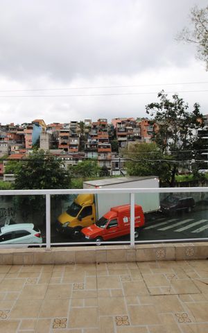 Casa à venda com 2m², 2 quartos e 2 vagasSala - Varanda