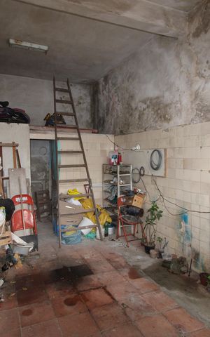 Casa à venda com 2m², 2 quartos e 2 vagasGaragem