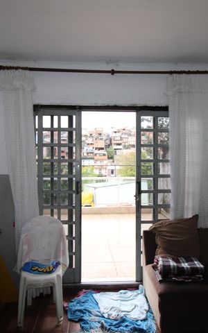 Casa à venda com 2m², 2 quartos e 2 vagasSala