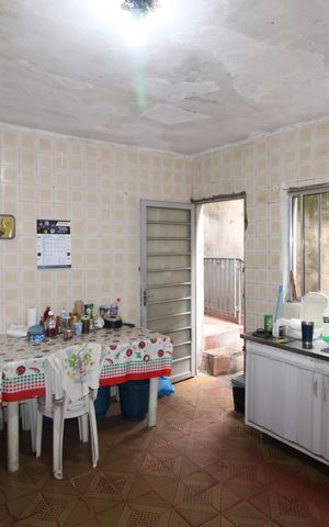 Casa à venda com 2m², 2 quartos e 2 vagasCozinha