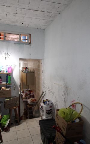 Casa à venda com 2m², 2 quartos e 2 vagasÁrea de Serviço - Quarto