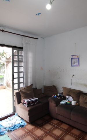 Casa à venda com 2m², 2 quartos e 2 vagasSala