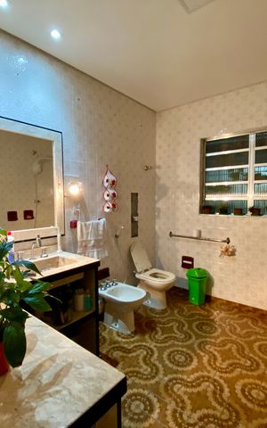 Casa à venda com 295m², 5 quartos e 4 vagas Casa à venda com 295m², 5 quartos e 4 vagasBanheiro 1 - casa 2