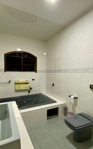 Casa à venda com 295m², 5 quartos e 4 vagas Casa à venda com 295m², 5 quartos e 4 vagasBanheiro 1 - Casa 1