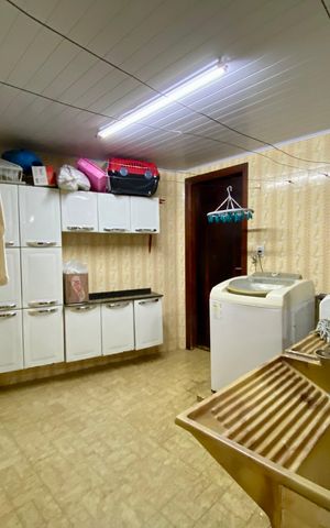 Casa à venda com 295m², 5 quartos e 4 vagas Casa à venda com 295m², 5 quartos e 4 vagasÁrea de Serviço
