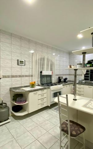 Casa à venda com 295m², 5 quartos e 4 vagas Casa à venda com 295m², 5 quartos e 4 vagasCozinha - casa 1