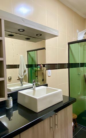 Casa à venda com 295m², 5 quartos e 4 vagas Casa à venda com 295m², 5 quartos e 4 vagasBanheiro 2 - Casa 1