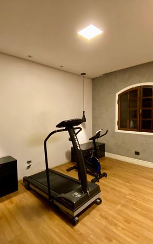 Casa à venda com 295m², 5 quartos e 4 vagas Casa à venda com 295m², 5 quartos e 4 vagasQuarto 2 - casa 1