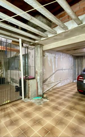 Casa à venda com 295m², 5 quartos e 4 vagas Casa à venda com 295m², 5 quartos e 4 vagasGaragem - Casa 1