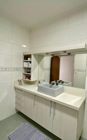 Casa à venda com 295m², 5 quartos e 4 vagas Casa à venda com 295m², 5 quartos e 4 vagasBanheiro 1 - Casa 1