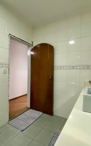 Casa à venda com 295m², 5 quartos e 4 vagas Casa à venda com 295m², 5 quartos e 4 vagasBanheiro 1 - Casa 1