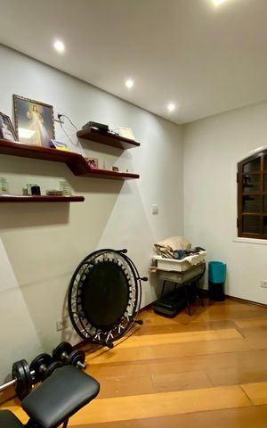 Casa à venda com 295m², 5 quartos e 4 vagas Casa à venda com 295m², 5 quartos e 4 vagasQuarto 1 - casa 1