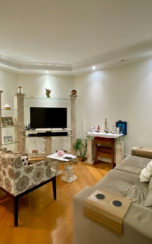 Casa à venda com 295m², 5 quartos e 4 vagas Casa à venda com 295m², 5 quartos e 4 vagasSala - Casa 1