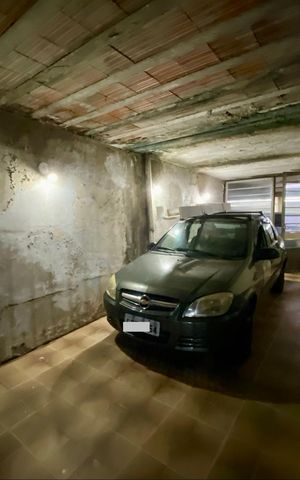 Casa à venda com 295m², 5 quartos e 4 vagas Casa à venda com 295m², 5 quartos e 4 vagasGaragem - Casa 1