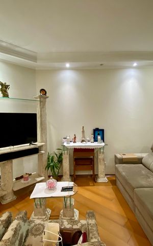 Casa à venda com 295m², 5 quartos e 4 vagas Casa à venda com 295m², 5 quartos e 4 vagasSala - Casa 1
