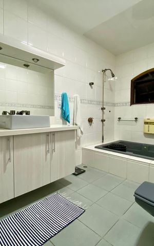Casa à venda com 295m², 5 quartos e 4 vagas Casa à venda com 295m², 5 quartos e 4 vagasBanheiro 1 - Casa 1