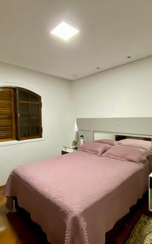 Casa à venda com 295m², 5 quartos e 4 vagas Casa à venda com 295m², 5 quartos e 4 vagasQuarto 3 - casa 1