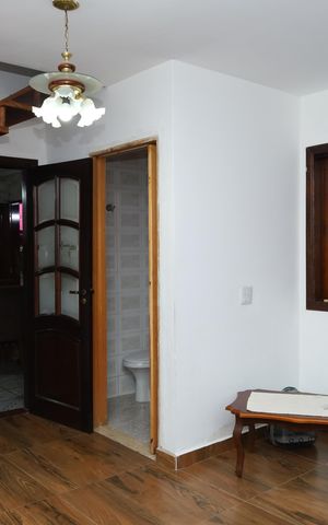 Casa à venda com 208m², 2 quartos e 5 vagasSala