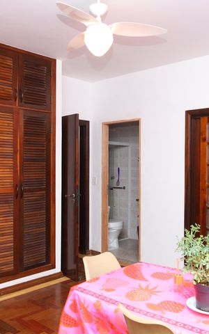 Casa à venda com 208m², 2 quartos e 5 vagasSuíte 2