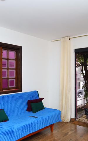 Casa à venda com 208m², 2 quartos e 5 vagasSala
