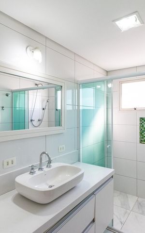Apartamento à venda com 209m², 3 quartos e 3 vagas Apartamento à venda com 209m², 3 quartos e 3 vagasBanheiro Social